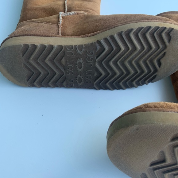 Ugg’s - Tan - W10 - Picture 5 of 5